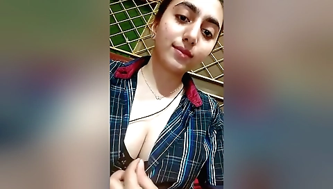 Amateur brunette beauty showing her beautiful body 0506