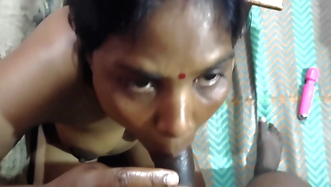 Indian amateur fuck video showing her taking a dick in mouth