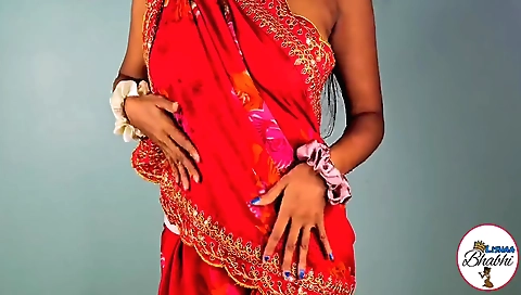 Hot Indian girl dances her ass and twirls her body