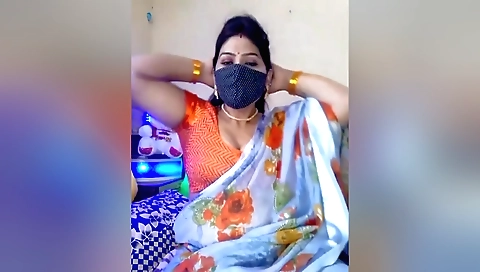 Bhabhi loves to flaunt her big boobs and hairy pits