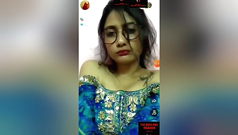 Amateur brunette shows off her body in a solo video