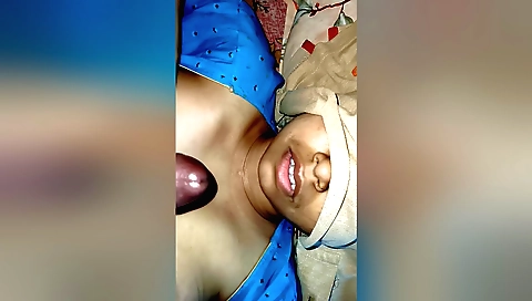 Indian hottie gives a deep blowjob to her boyfriend