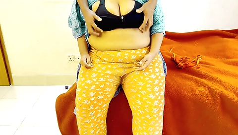 Indian babe in the kitchen seduces a guy and gets his ass