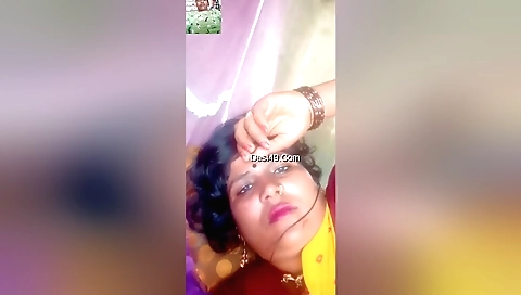 Indian bhabhi with big boobs shows her body on web cam