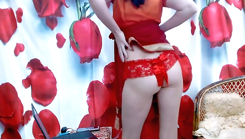 Indian girl gets a dick in her pussy in amateur solo video