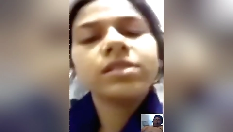 Indian girl with natural boobs is showing her tits