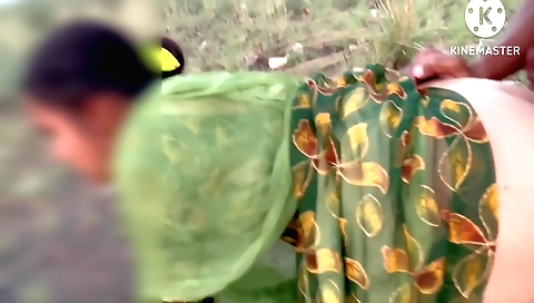 Indian babe fucked in jungle in this hot amateur scene