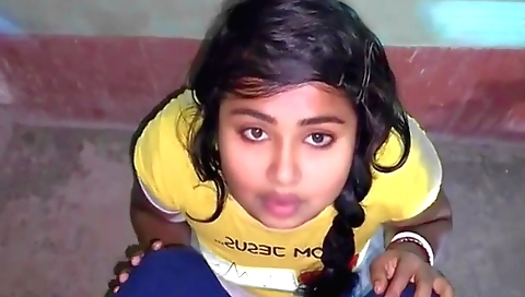 Indian bhabhi video showing a hot brunette with large tits