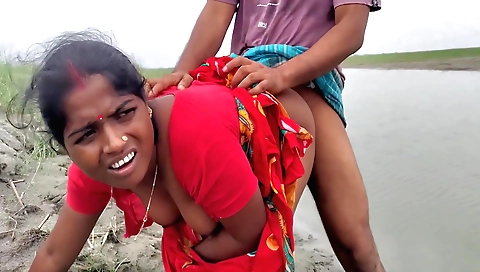 Bangladeshi Bowdi With Her Boyfriend In An Open Place 6 Min