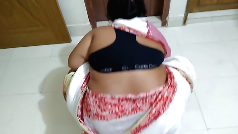 Sexy babe with a nice booty is getting rammed in amateur clip