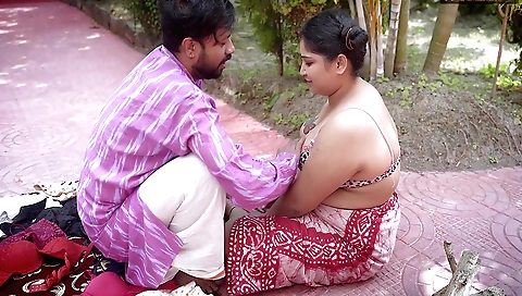 Indian bra salesman with bra heft chod diya maje lekar