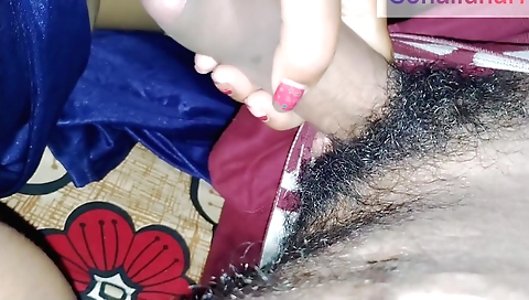 Indian girl is getting her butt pulled out in a homemade clip