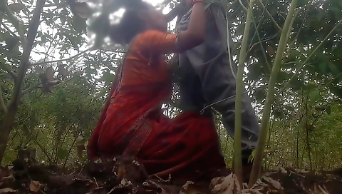 Brunette amateur with small tits in hot outdoor porn