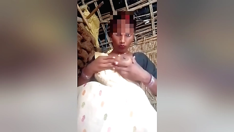 Indian babe gets fingered by her own penis in solo