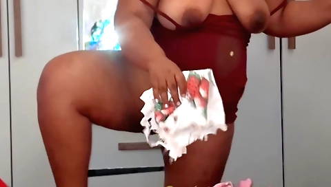 Indian hottie shows off her boobs and ass in a solo video