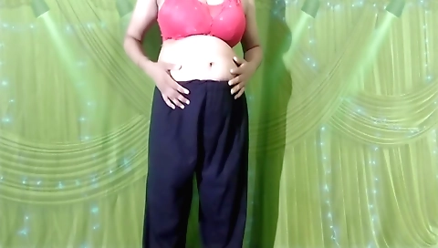 Busty stepmom fucks her big tits in an amateur solo video