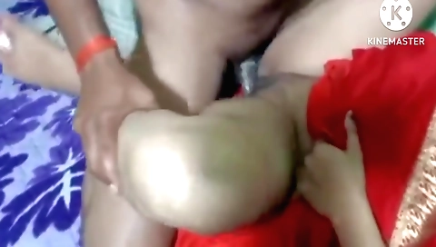 Indian busty babe getting fucked in bed in amateur video