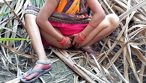 New Best Indian Desi Bhabhi Public Porn Video With Village Outdoor
