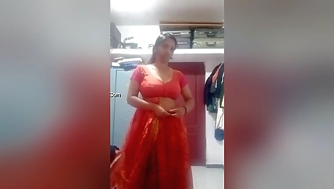 Bhabhi shows off her ass and pussy in a solo video