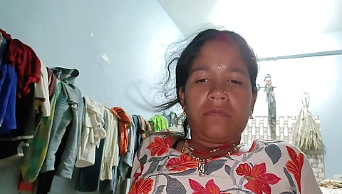 Indian hairy slut with a large ass gets her pussy fucked