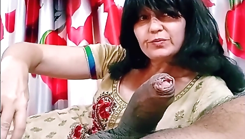 Amateur brunette mature milf is sucking a big dick