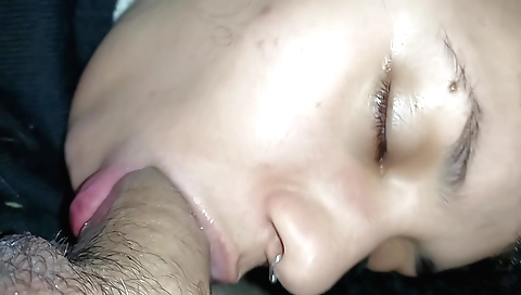Indian slut deepthroats her pussy in a close-up porn