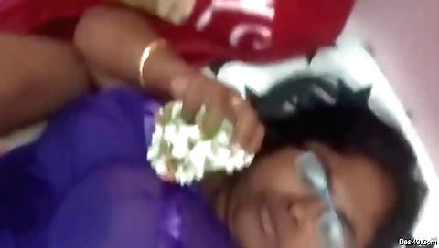 Today Exclusive- Desi Bahbhi Blowjob And Boob Fuck