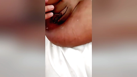 Indian girl with big ass plays with her nice ass in homemade vid