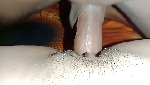 Indian chick gets a handjob and she loves cumming after