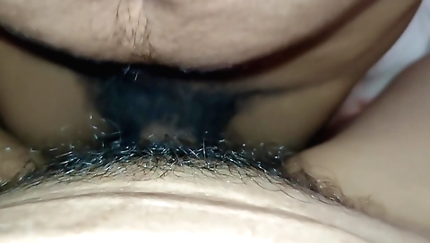 Desi girlfriend ki chudai oyo hotel room mein lejake bahut masti se