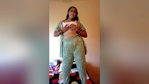 Dancing in this hot amateur solo scene with a brunette