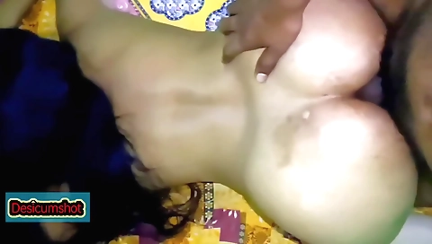 Indian housewife gets fucked in her house by boyfriend