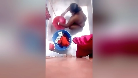 Indian girl is naked in the shower in amateur video