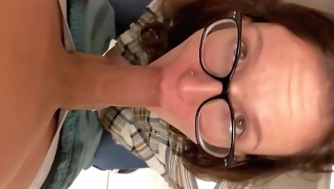 Busty milf with a big ass gets her pussy fucked in amateur