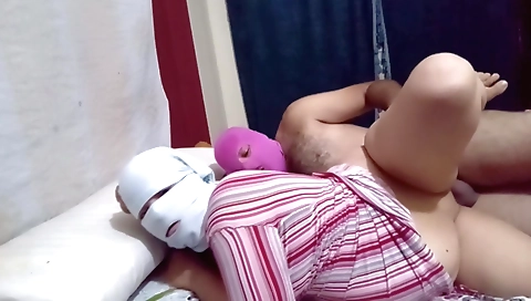 Chubby sex slut is having sex in amateur webcam clip