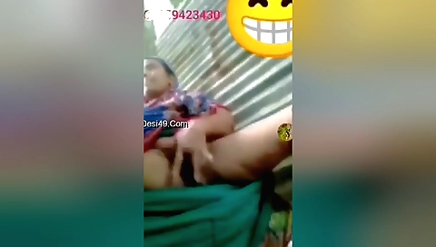 Hot brunette indian webcam solo video showing her pussy