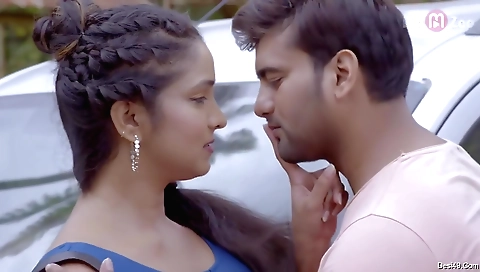 Gym teacher teaches her students how to do body workouts