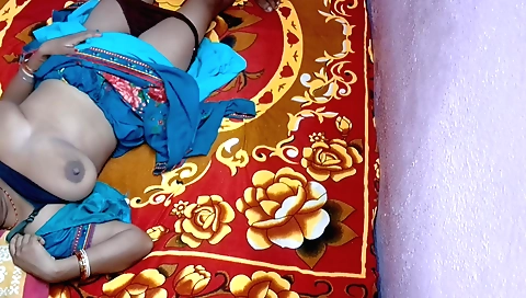 Indian girl with a short tushy gets her pussy fingered