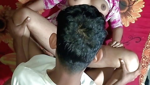 Indian amateur sex video showing a nice pussylicking