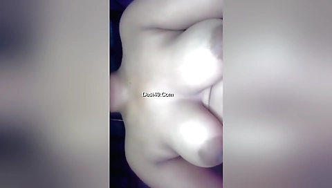Indian girl is showing her huge boobs in a solo vid
