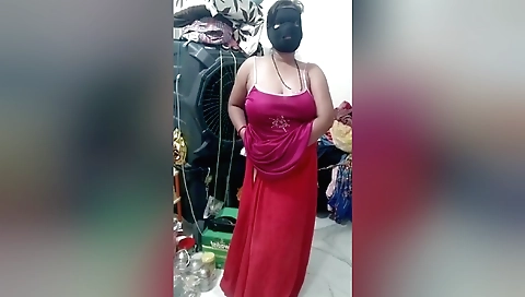 Indian babe in lingerie makes you feel all the heat inside her body