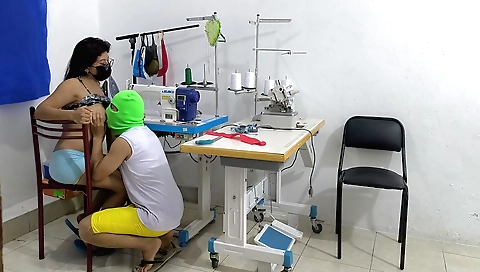 Older mature employee fucks a blonde in exchange for ass prodding