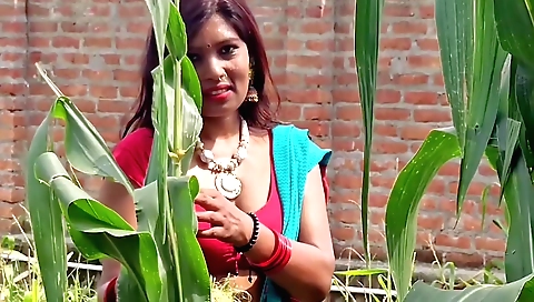 Indian amateur girl in the outdoor trying to make her lover happy