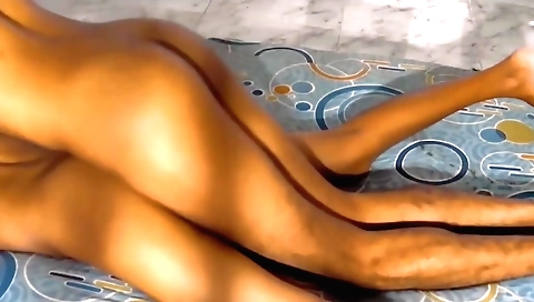 Indian teen enjoys sex with a guy in amateur video