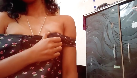 Amateur naked video of her touching herself in bed