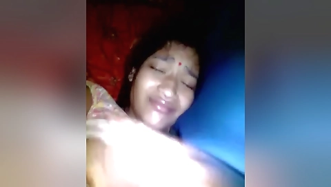 Indian brunette bedshare sex service on homemade clip