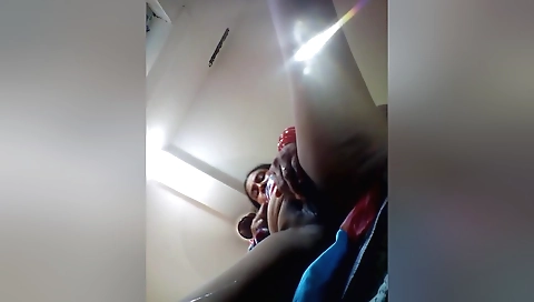 I'm showing myself in my wet pussy in webcam video