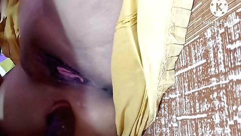 Sexy indian housewife doing a blowjob with her lover