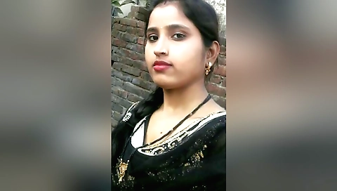 Amateur wife makes herself ready for husband's sex