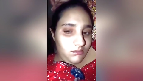 Amature brunette babe shows her boobs and a sexy look on